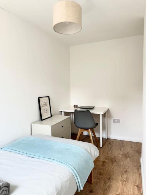 6 Guests House Old Trafford,Media City,City Centre, Free Parking Manchester Exterior foto
