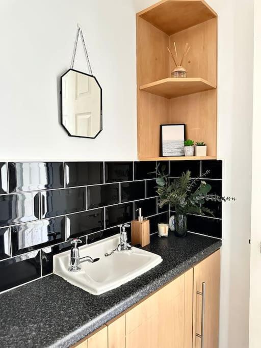6 Guests House Old Trafford,Media City,City Centre, Free Parking Manchester Exterior foto