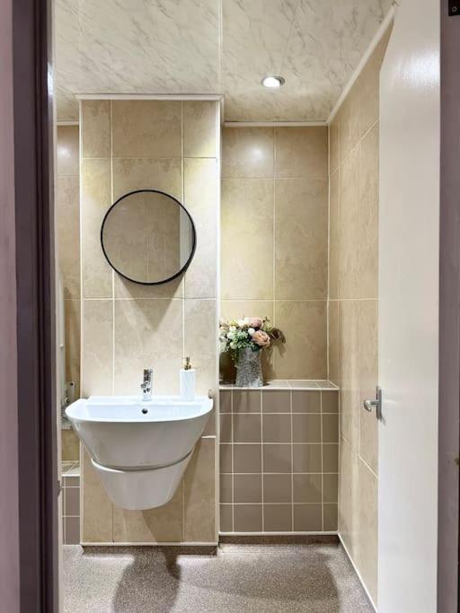 6 Guests House Old Trafford,Media City,City Centre, Free Parking Manchester Exterior foto